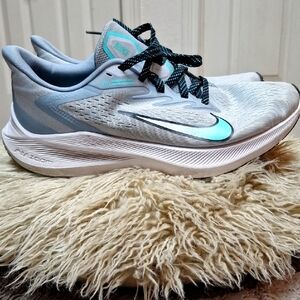 Nike Women's Gray Running Shoes